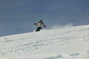 Skifahrer freie Fahrt foto