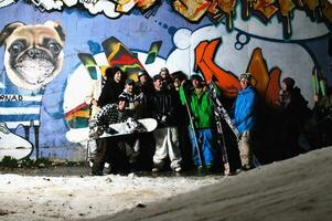 Gruppe von Skifahrer Stehen gegen Hintergrund foto