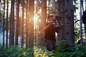 Videofilmer beim Action-Shooting von Soldaten in Aktion foto