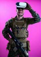 Soldat im Kampf mit einer Virtual-Reality-Brille foto