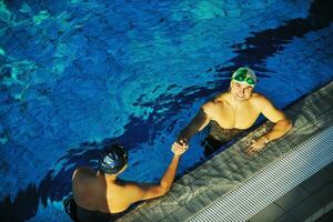 Gewinner des Schwimmrennens foto