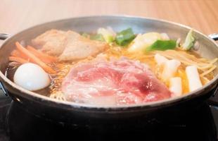 Tokpokki - traditionelles koreanisches Essen im Hot Pot-Stil. foto