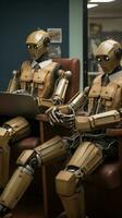 Roboter und Mann Sitzung im Stühle mit Aktentaschen foto