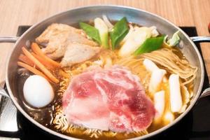 Tokpokki - traditionelles koreanisches Essen im Hot Pot-Stil. foto