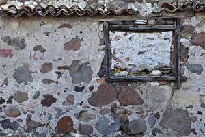 abstraktes altes Gebäude beherbergt Fenster foto