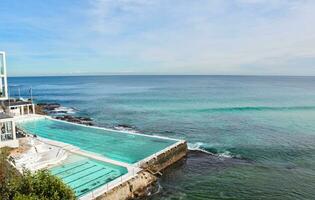 Bondi Strand Eisberg Pool, natürlich Teich, Meer Hintergrund und hell Himmel, Australien 13 jun 2018. foto