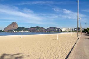 Flamengo Strand in Rio de Janeiro mit dem Zuckerhut im Hintergrund foto