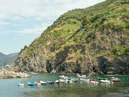 cinque terre beim das Mittelmeer Meer foto