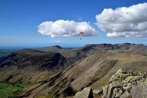 Gleitschirmflieger über Kirk Fell foto