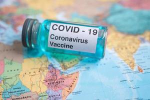 Coronavirus Covid-19-Impfstoff auf Afrika-Karte foto