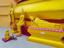 Goldene Buddha-Statuen im Wat Phra Yai Tempel, Koh Samui, Thailand, 2018