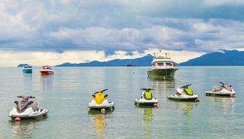 Jetskis am Strand von Bo Phut auf Koh Samui, Thailand, 2018 foto