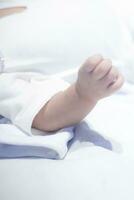 Neugeborene Baby Hand foto