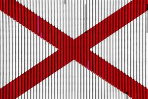 Flagge von USA Zustand Alabama auf ein texturiert Hintergrund. Konzept Collage. foto
