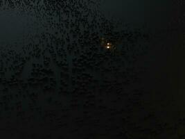 klein Licht im dunkel abstrakt Hintergrund - - 3d Illustration foto