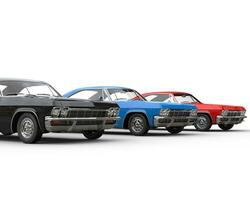 Reihe von klassisch Muskel Autos - - Schwarz, Blau und rot foto