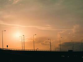 Sonnenuntergang Über das modern Autobahn foto