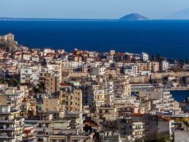 Center von Kavala Stadt - - klein Insel im das Hintergrund foto