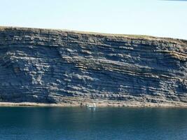 Klippen und das atlantisch Ozean Hintergrund, Felsen und Lagune, Schönheit im Natur. Ferien Ausflug Hintergrund foto