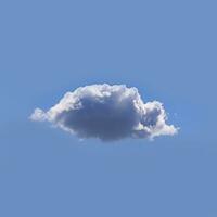 Single Weiß Wolke isoliert Über Blau Himmel Hintergrund foto