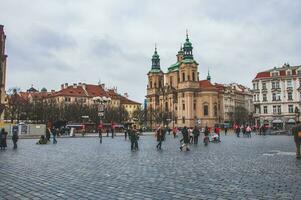 Prag, Tschechisch Republik, - - 17 feb 2018 - - groß Platz im Prag mit ein uralt Kathedrale foto