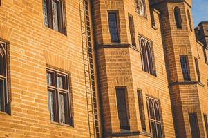 schließen oben Schuss von ein uralt Gebäude Fassade foto