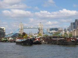 Themse und Tower Bridge, London foto