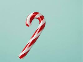 ein Süßigkeiten Süßigkeiten mit ein rot und Weiß gestreift Süßigkeiten. ai generiert foto