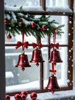 Foto von Weihnachten Zier Glocken auf ein schneebedeckt Fensterbrett. ai generiert
