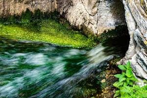 Fotografie zum Thema schönes Fallwasser vom Gartenwasserfall foto