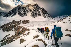 Gruppe von Touristen im Winter im das Berge. Zusammenarbeit Konzept. neural Netzwerk ai generiert foto