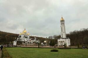 Ternopol, Ukraine - - April 2, 2023 Zarvanyzja spirituell Center - - einer von das größten podolisch Schreine von das griechisch katholisch Kirche foto
