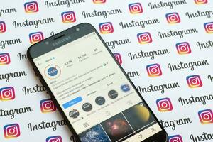 NASA offiziell instagram Konto auf Smartphone Bildschirm auf Papier instagram Banner. foto