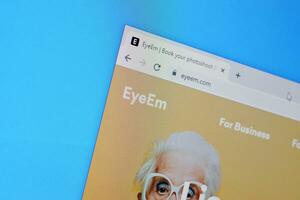 Startseite von eyeem Webseite auf das Anzeige von PC, URL - - eyeem.com. foto