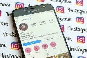 Nicki Minaj offiziell instagram Konto auf Smartphone Bildschirm auf Papier instagram Banner. foto