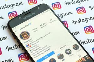 fc Barcelona offiziell instagram Konto auf Smartphone Bildschirm auf Papier instagram Banner. foto