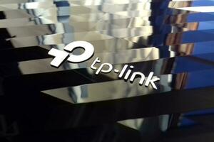 Neu tp-link Logo auf kabellos Router Modem tp Verknüpfung Bogenschütze c20 ac750 reflektierend Oberfläche foto