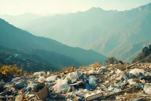 Umwelt Problem Plastik Müll oder Müll im das Berg von global Erwärmen. Verschmutzung Konzept durch ai generiert foto