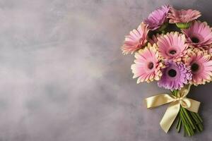 dekorativ von Tulpen Blumen Strauß oder eingewickelt Geschenk Kasten. zum Mütter Tag oder Valentinstag mit Copyspace Konzept durch ai generiert foto