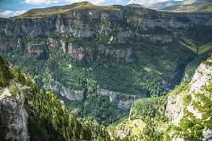 Pyrenäen Berge Landschaft - - anisclo Schlucht im Sommer. Huesca, Spanien foto