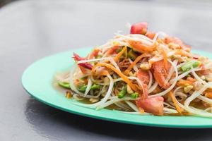 würziger Papayasalat - Som Tum - thailändisches Essen