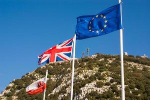 Flaggen von das europäisch Union vereinigt Königreich und Gibraltar foto