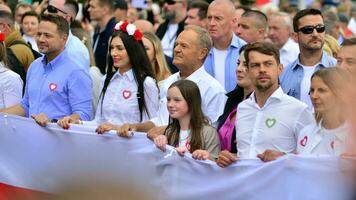 Warschau, Polen. 1 Oktober 2023. Donald Stoßzahn während von im das größte Demonstrationen gesehen im Polen seit das fallen von Kommunismus. März von ein Million Herzen. foto