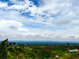 Landschaft von das Überwachung Deck von Cepogo, Boyolali, zentral Java, Sommer, Natur von Indonesien foto