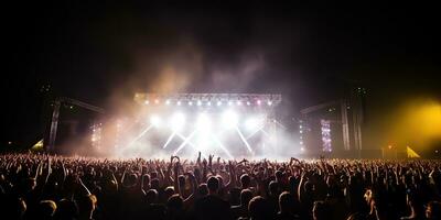 ai generiert. ai generativ. Nacht öffnen Luft Konzert Show Leistung Bühne Leben Musik- Veranstaltung mit viele Menschen um. Feier Spaß Party Rave Hintergrund. Grafik Kunst foto