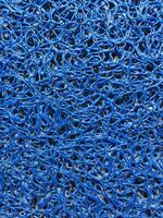 Nahansicht von ein Blau Plastik Fußabtreter foto