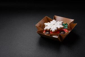 schön festlich Weihnachten Lebkuchen gemacht durch Hand mit Dekoration Elemente foto