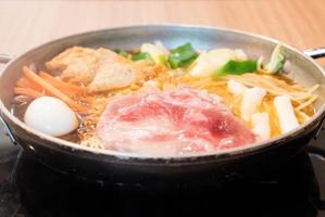Tokpokki - traditionelles koreanisches Essen im Hot Pot-Stil. foto