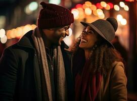 ein Paar halten Hände während Lachen und Teilen ein Hut oder Mütze im Winter Stadt foto
