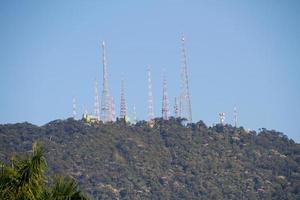 Antennen auf der Spitze des Sumare-Hügels in Rio de Janeiro, Brasilien. foto
